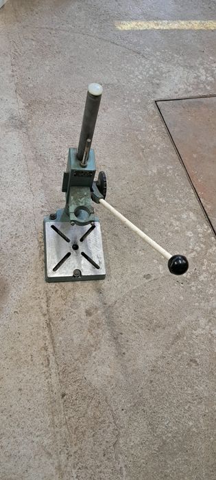 Стоика за бормашина .