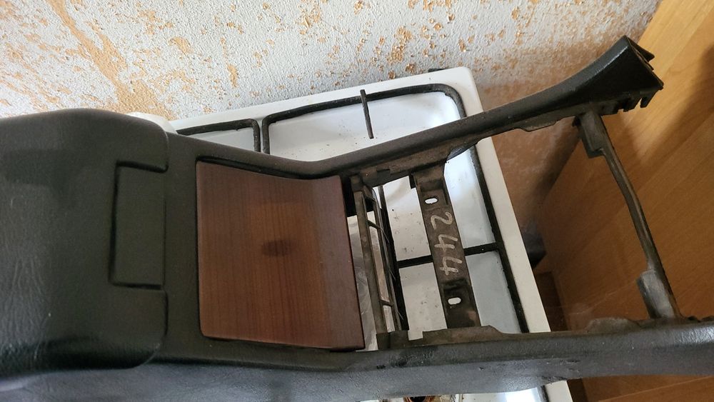 Продам подлокотник на мерс 202