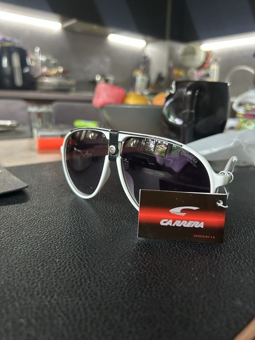 Продавам очила carrera