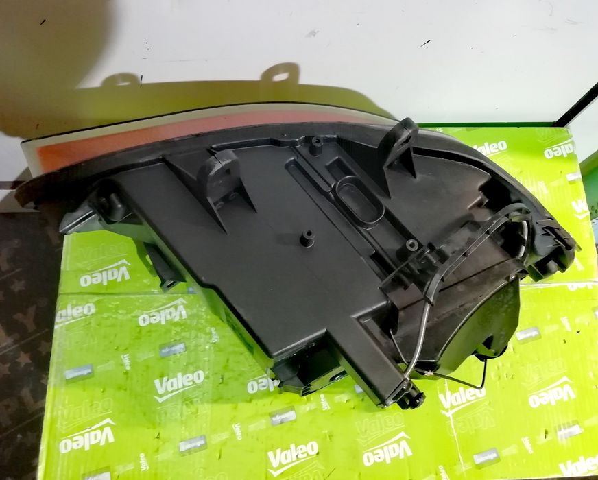 Фар Фарове за BMW Z4 Е85 Е86 / БМВ З4 Е85 Е86.