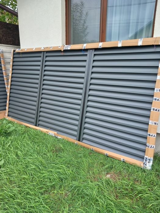 Vând poartă auto  și pietonală