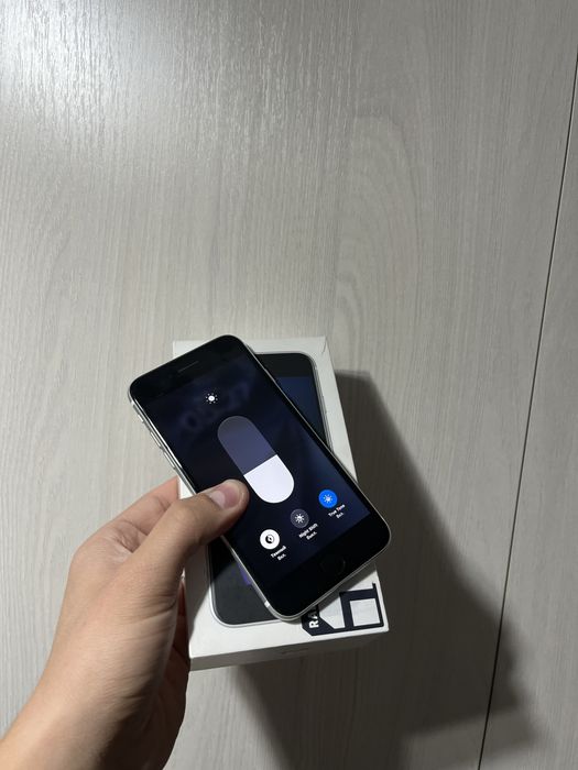 Продам Айфон Се 2/ Iphone Se 2020