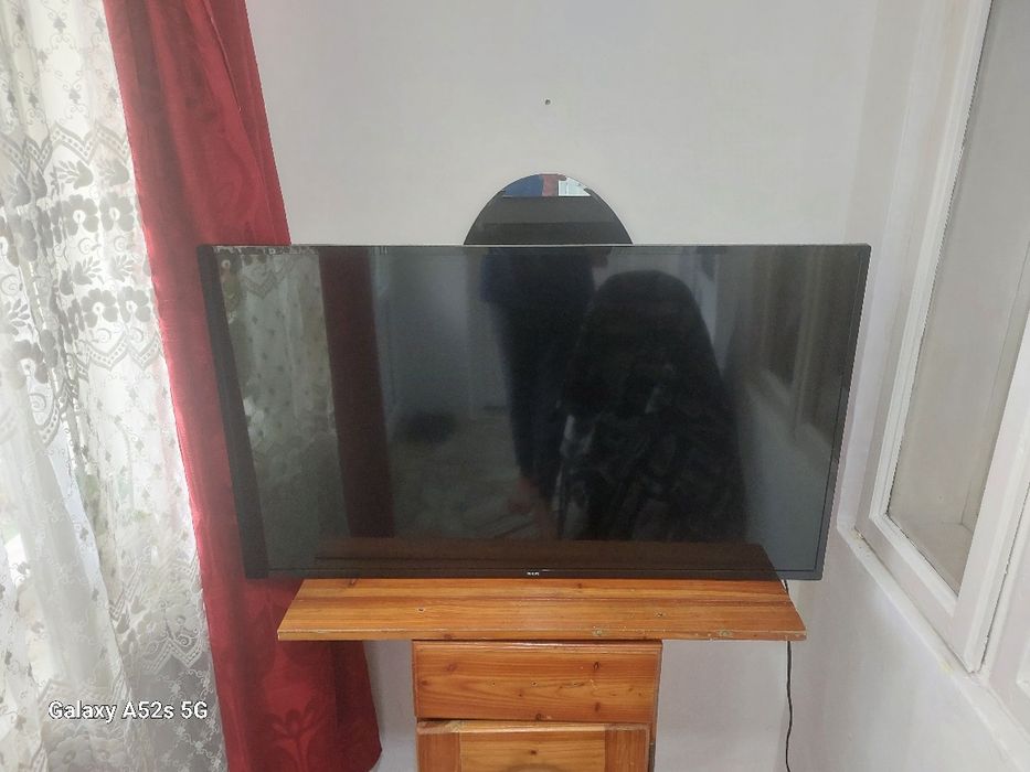 Televizor philips  diagonală mare,pentru piese,fără telecomandă.
