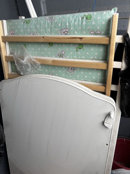 Отдам детскую кроватку