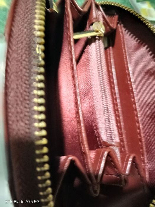 Кожено дамско  портмоне на Виши