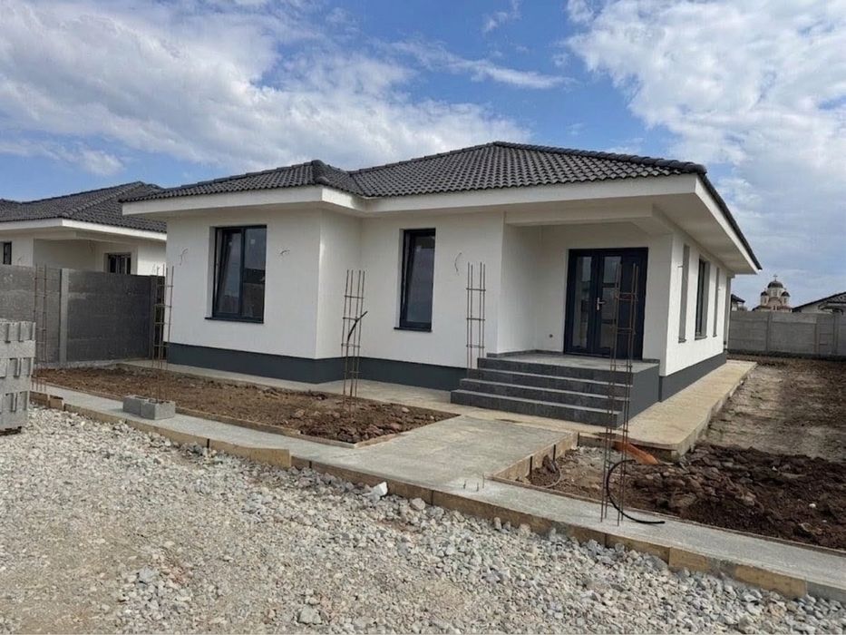 Vand casa Santandrei - acces din drumul principal - toate utilitatile