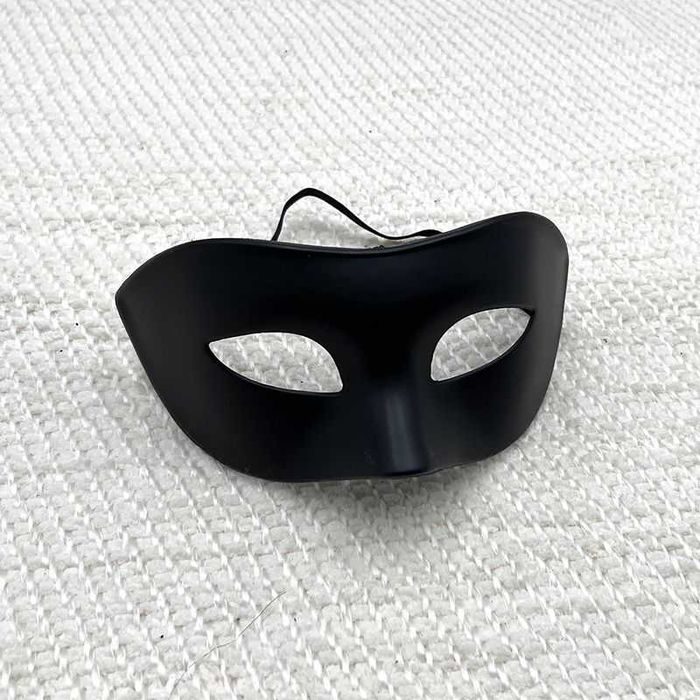 Мужские маскарадные маски