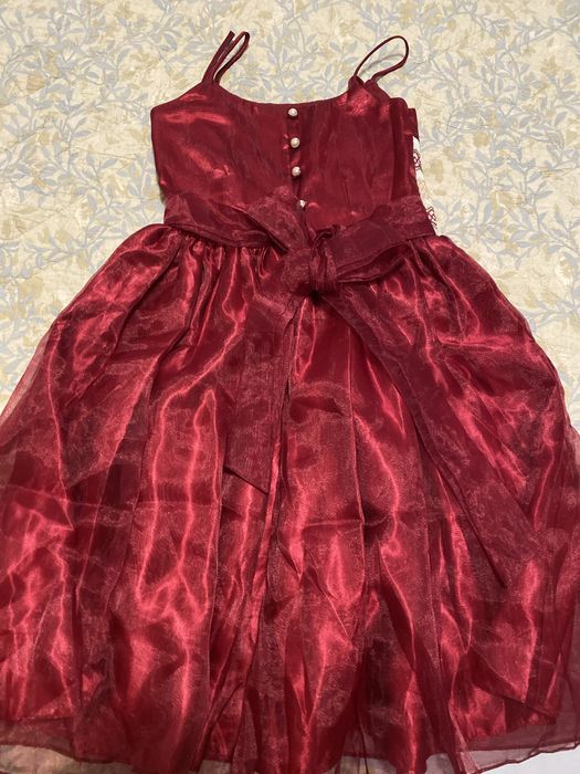 Прекрасна официална   рокля от тафта   152 размер