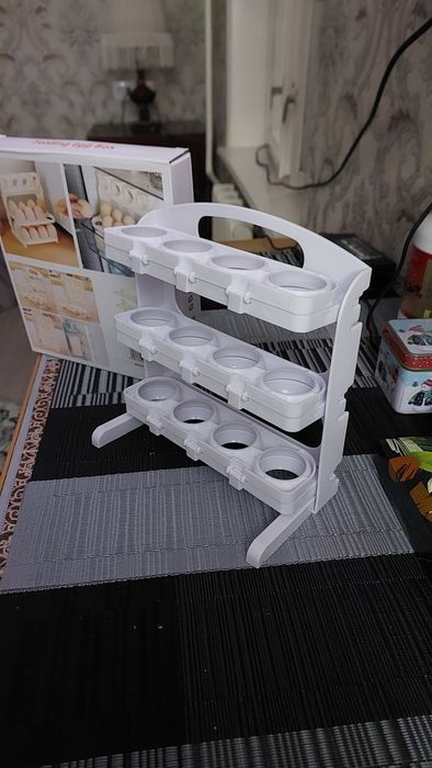 Продаётся органайзер-трансформер для хранения яиц в холодильнике.