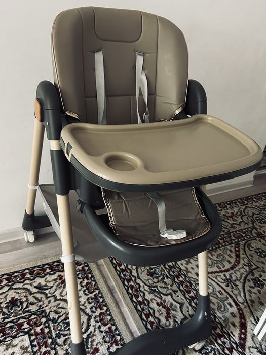 Стульчик-бустер для кормления