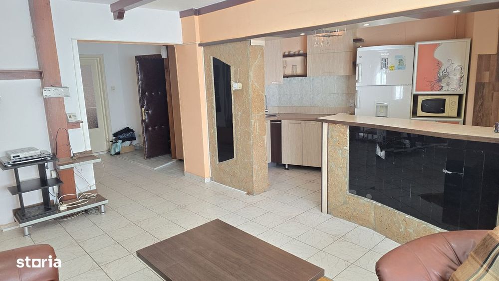 Vand apartament 4 camere Deva,  Decebal (Cuza Voda, Catedrala), et. 2,
