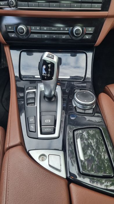 BMW 520XD 2017 Panoramic Trapa Xenon HUD Piele