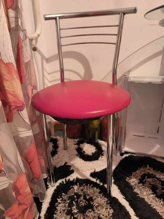 Стол и стулья для кухни