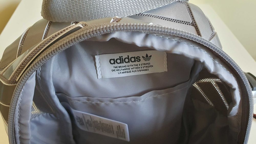 Чисто нова раничка Adidas.