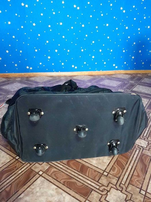 Продам большой чемодан