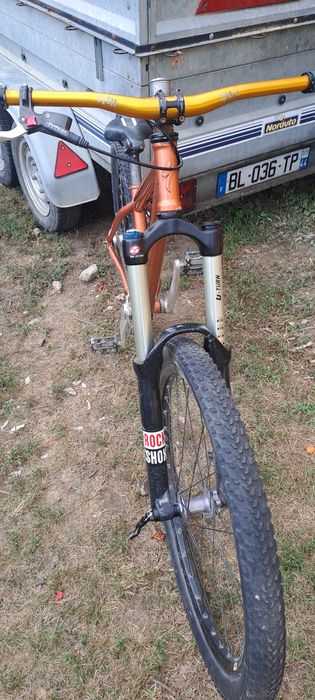 Vand bicicleta dirt jump