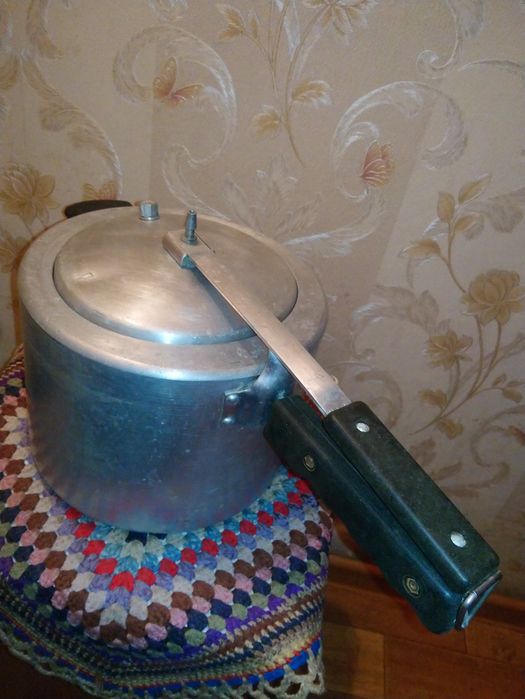 Продам Скороварку на 6 литров
