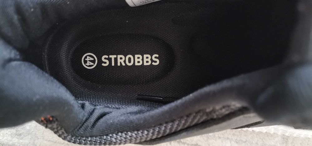 Продам кроссовки стильные