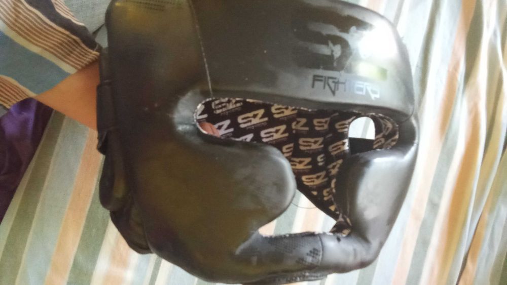 Екипировка за Кик бокс в отлично състояние,за най-малките  размер 10,s
