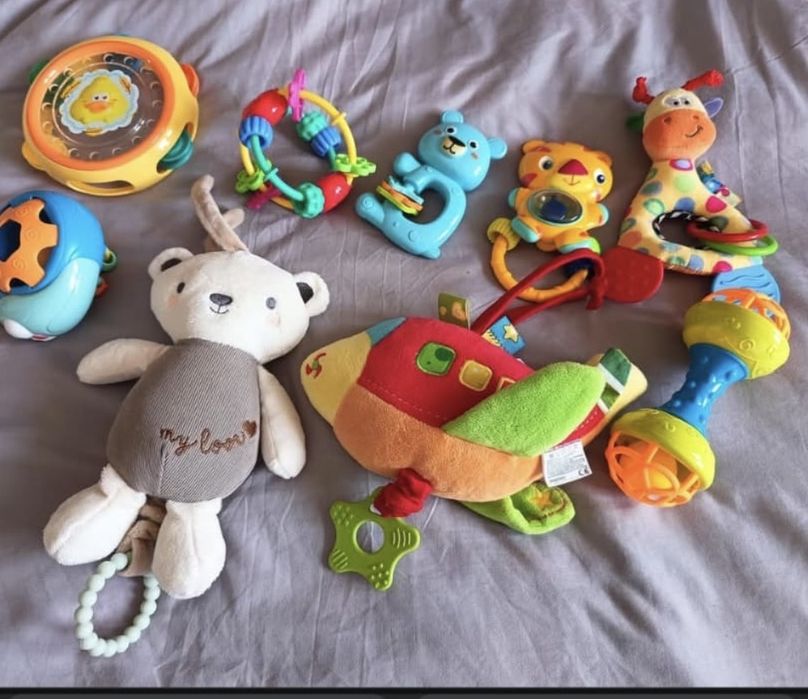 Vand lot jucarii bebelusi