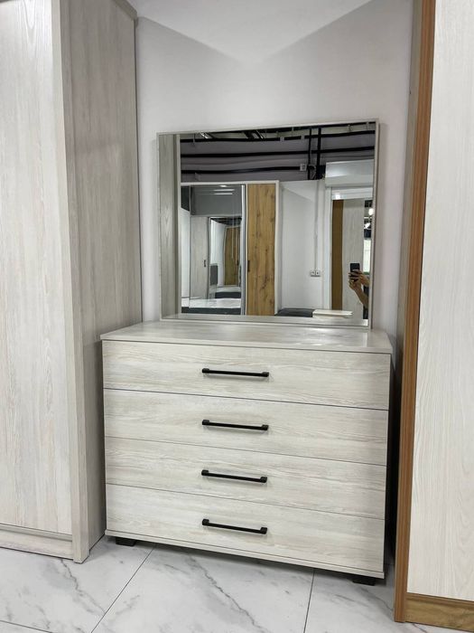 Трюмо хай тек на скидке