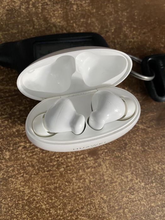 Продаю Huawei Freebuds  4i белый