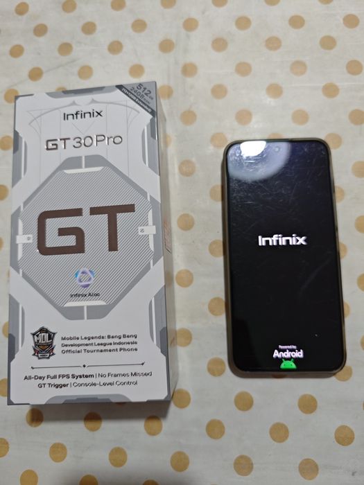 Vând Smartphone for gaming Infinix GT30 PRO