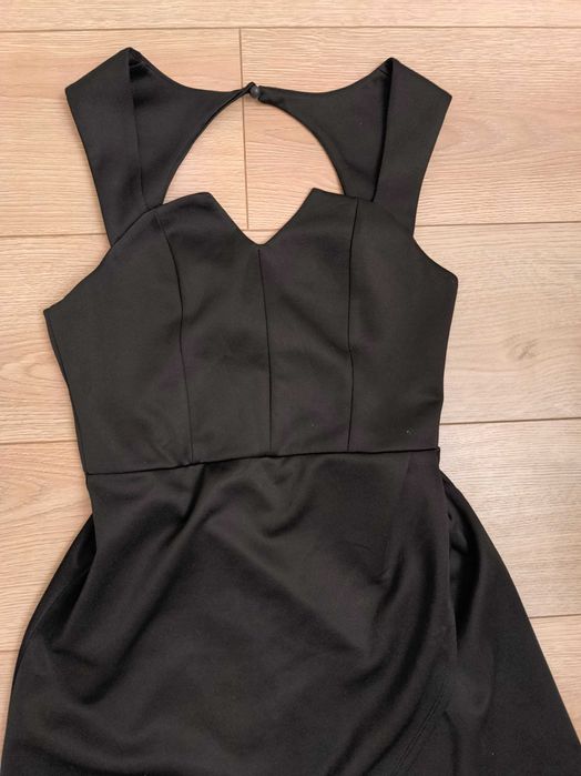 Нова дълга рокля с деколте във формата на сърце