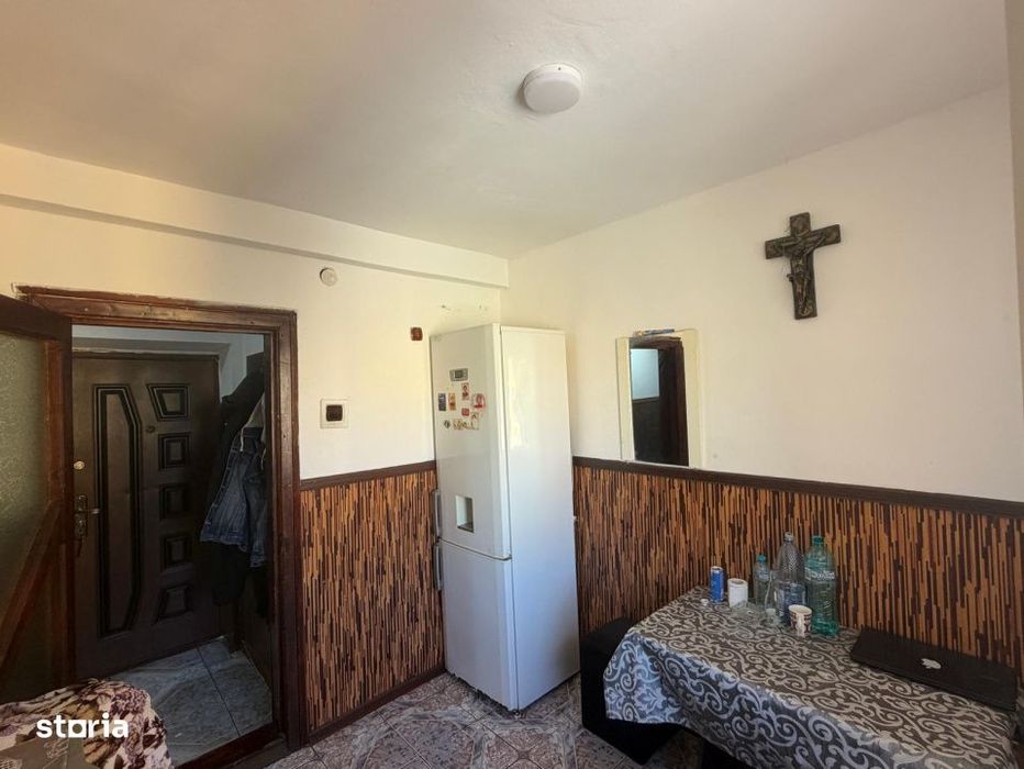 Apartament 3 camere, 39 mp, zona Piata Valea Rosie