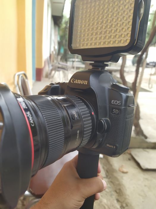 Canon EOS 5D Mark 2 sotiladi