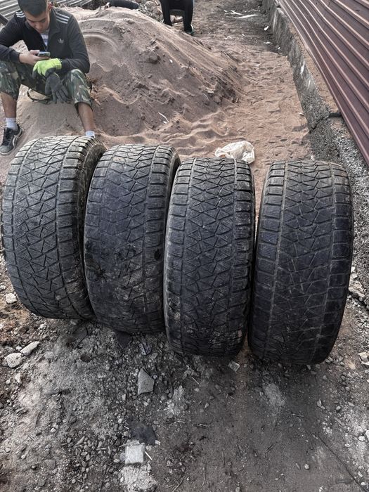 Продам б/у шины 295/60r18 116R