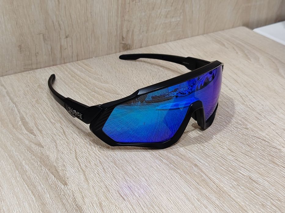 Спортивные солнцезащитные очки