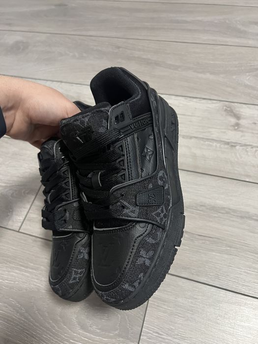 Adidasi LV Trainers
