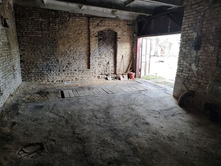 Garaj sotiladi 500 kada