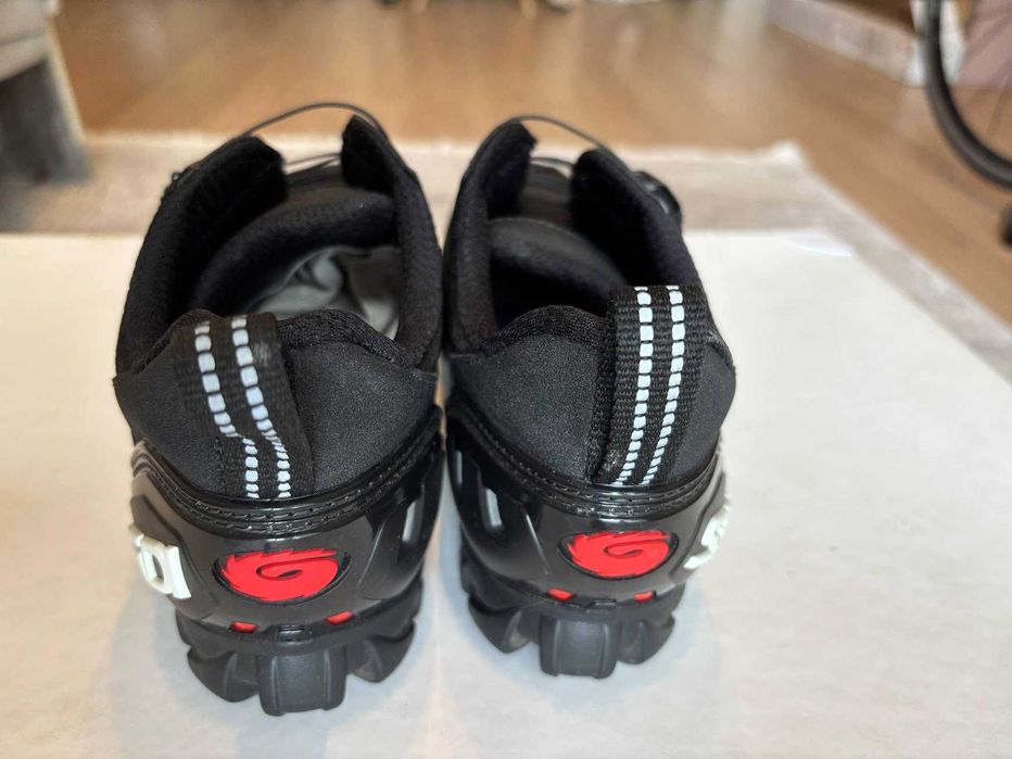 Pantofi MTB / Gravel SIDI Turbo Mărimea 42 (Branț 26 cm) – Ca noi, cu plăcuțe