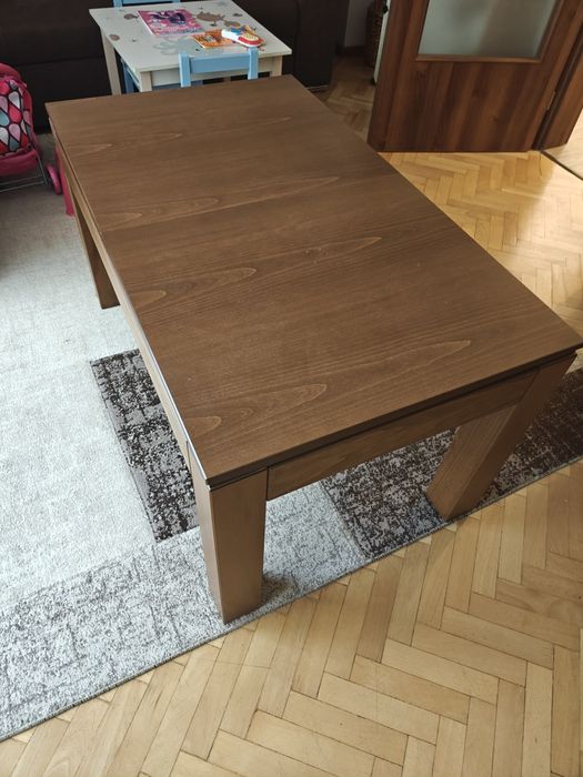 Продавам холна маса