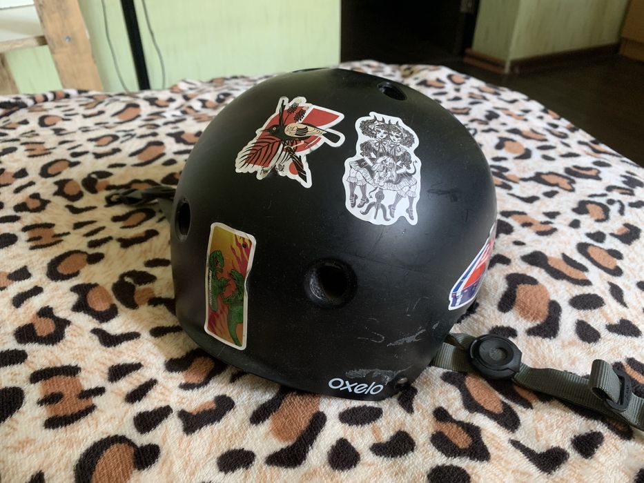 Шлем трюковой oxelo