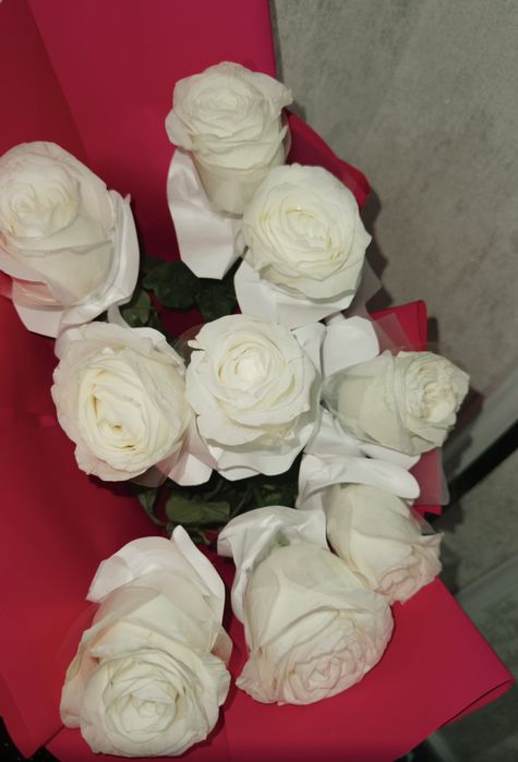 Ақ раушан гүлдер