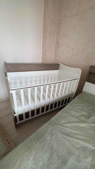 Бебешка кошара с матрак към нея