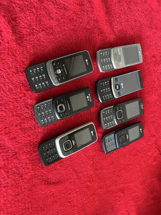 Telefon pe sina Lg . Pret/bucata