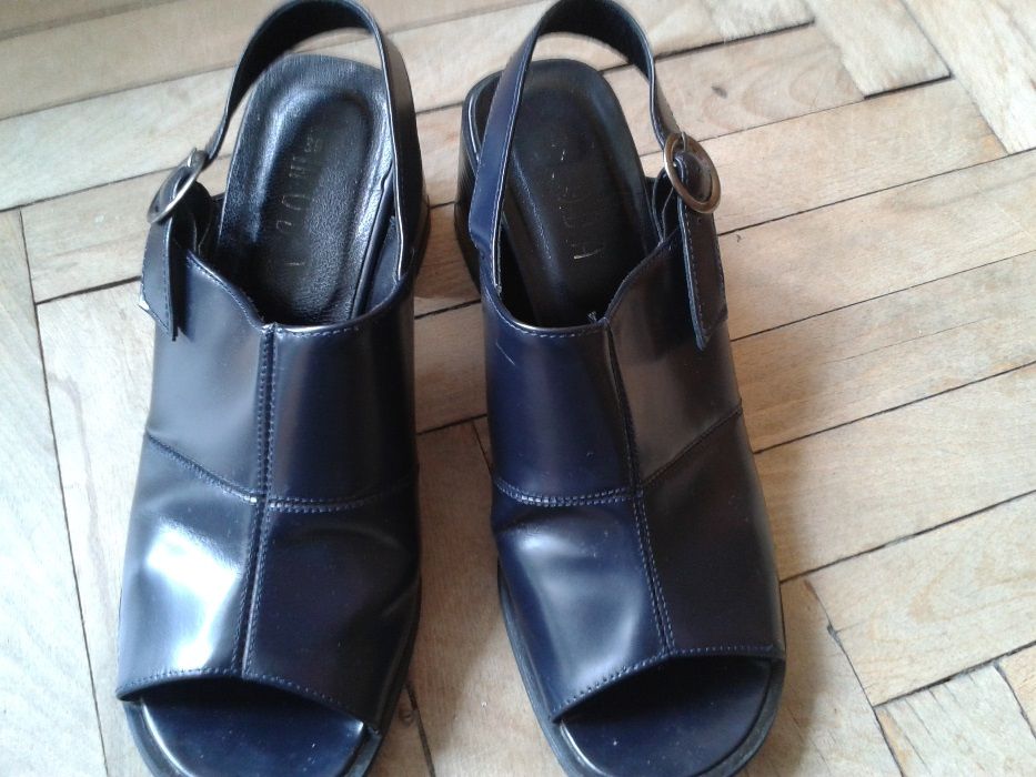 Дамски обувки и сандали от естесвена кожа