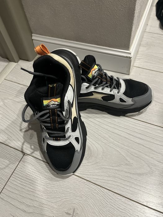 Кроссовки xtep.