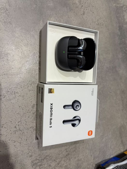 Продам наушники Xiaomi Buds 5