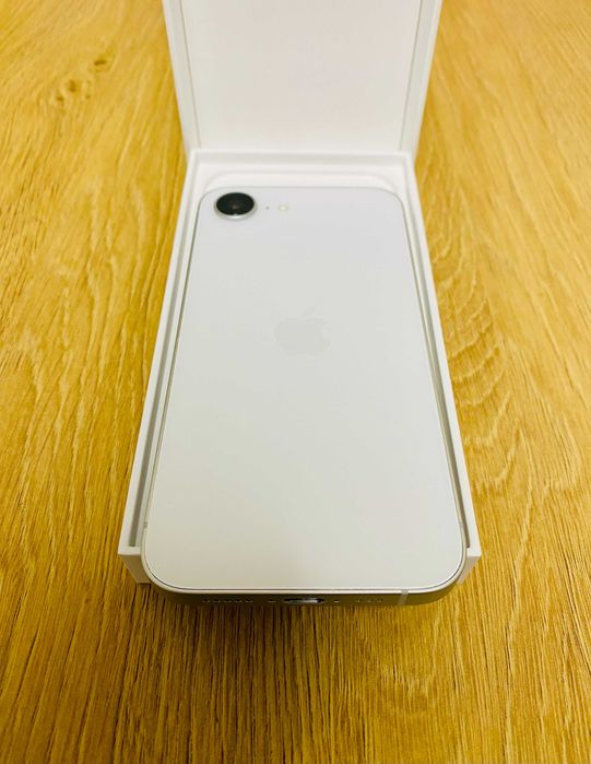 ЧИСТО НОВ !!! Apple iPhone 16e, 128GB, 5G, Black