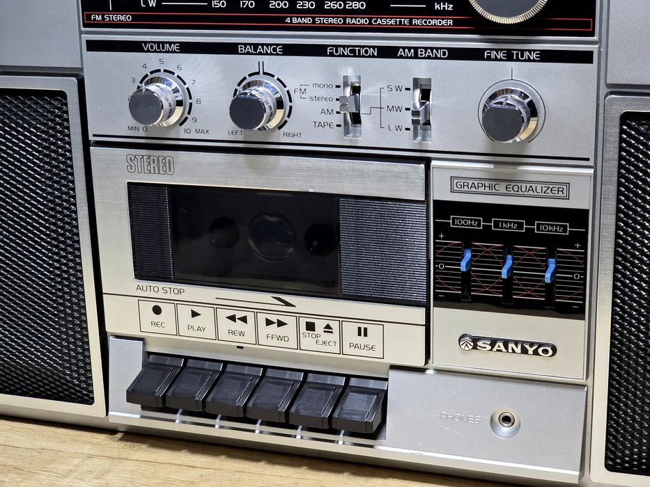 Radio casetofon SANYO M-9813L, boombox retro,  stereo  vintage 1985