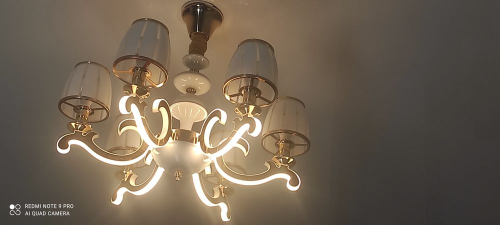 Продаю люстру. В отличном состоянии.