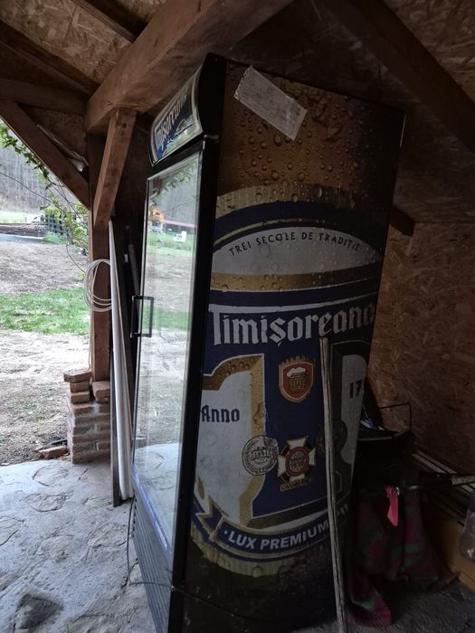 Vând vitrina băuturi