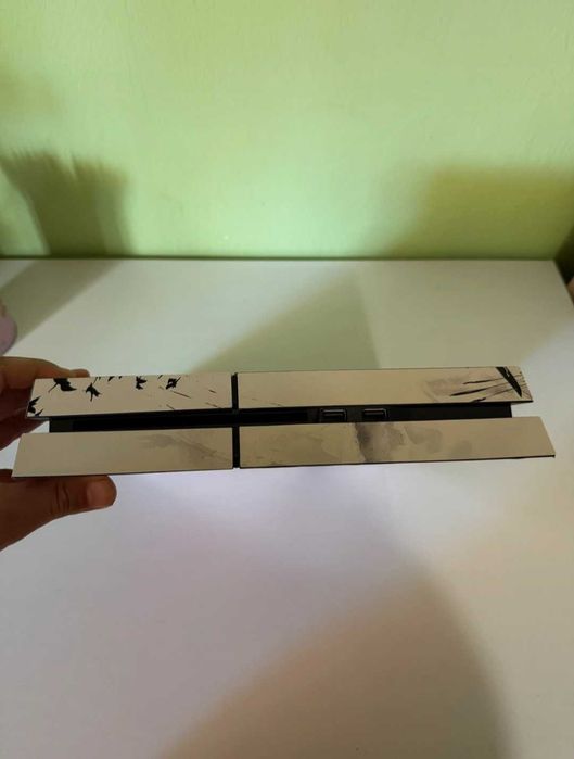 Vand ps4 frumos + cabluri si 1 maneta