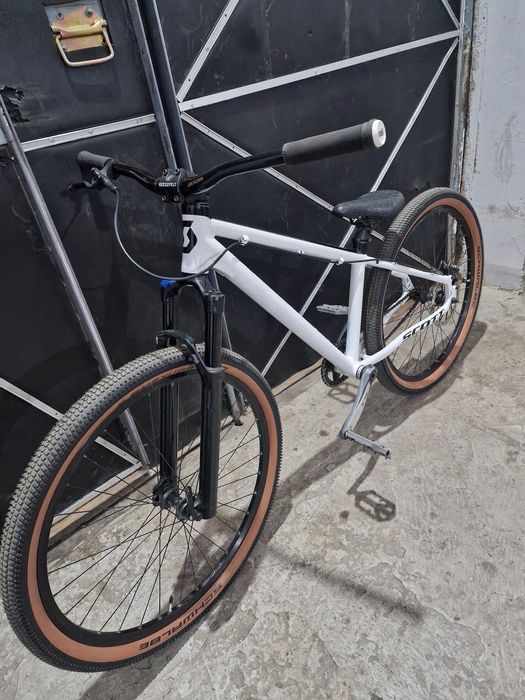 Vand bicicleta dirt jumper