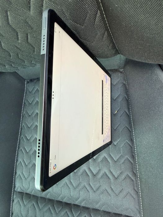 Lenovo Tab M10 Plus (3rd Gen) cu conectivitate 4G LTE